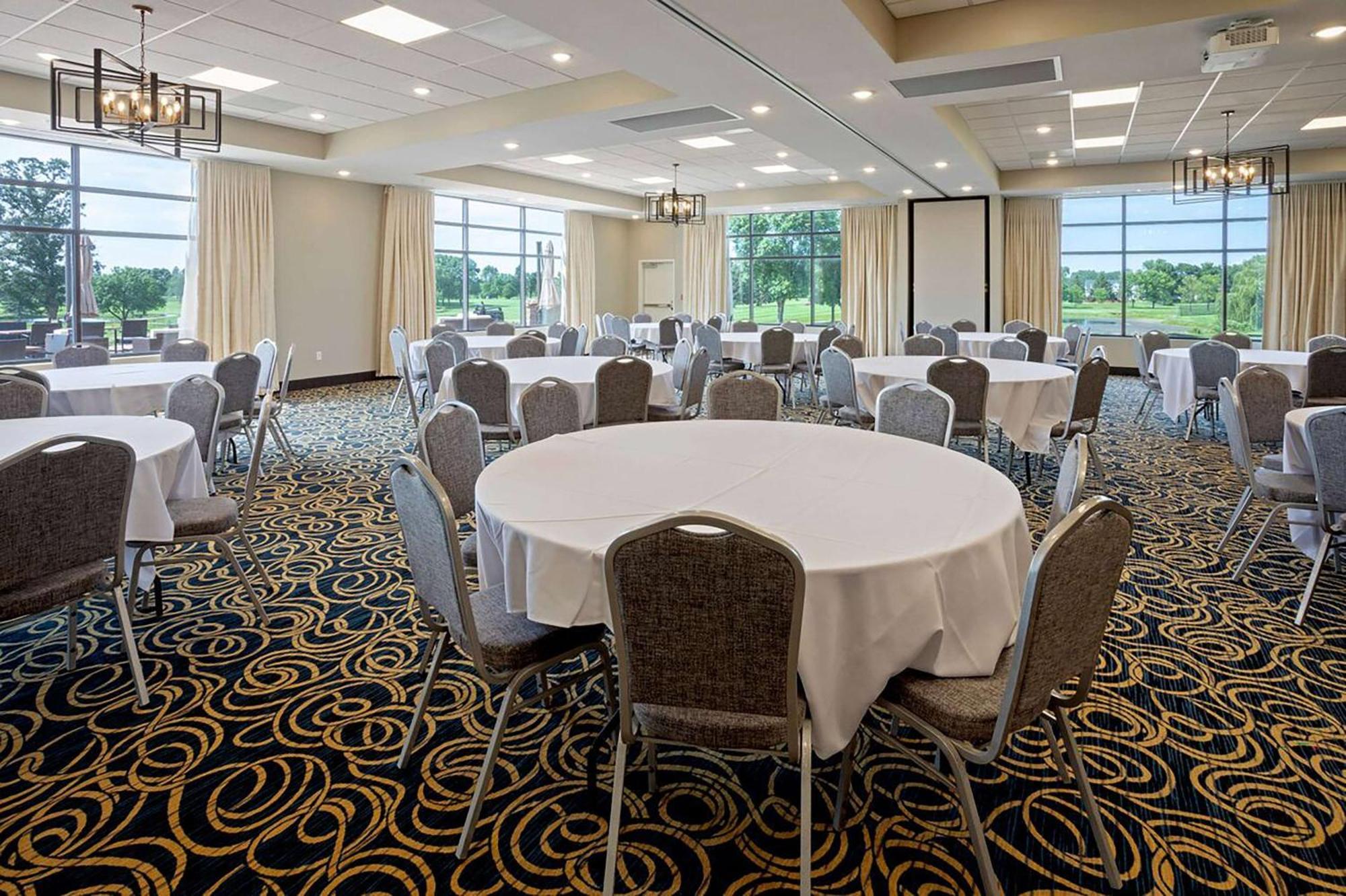 Little Crow Resort & Conference, Trademark By Wyndham Spicer Exterior photo